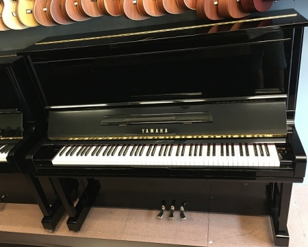 Yamaha U300